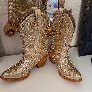 Women’s Gold Embellished Western Boots - new, Studded Pearl Detail size 5